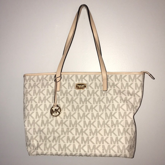Michael Kors Handbags - Michael Kors Jet set vanilla tote
